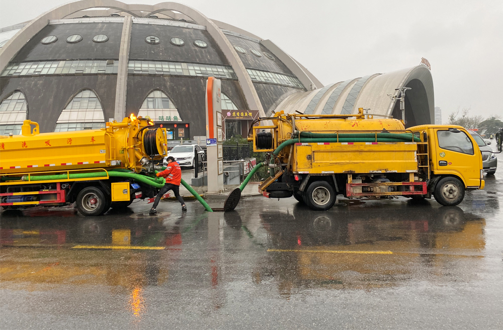 新闸村商场管道清淤