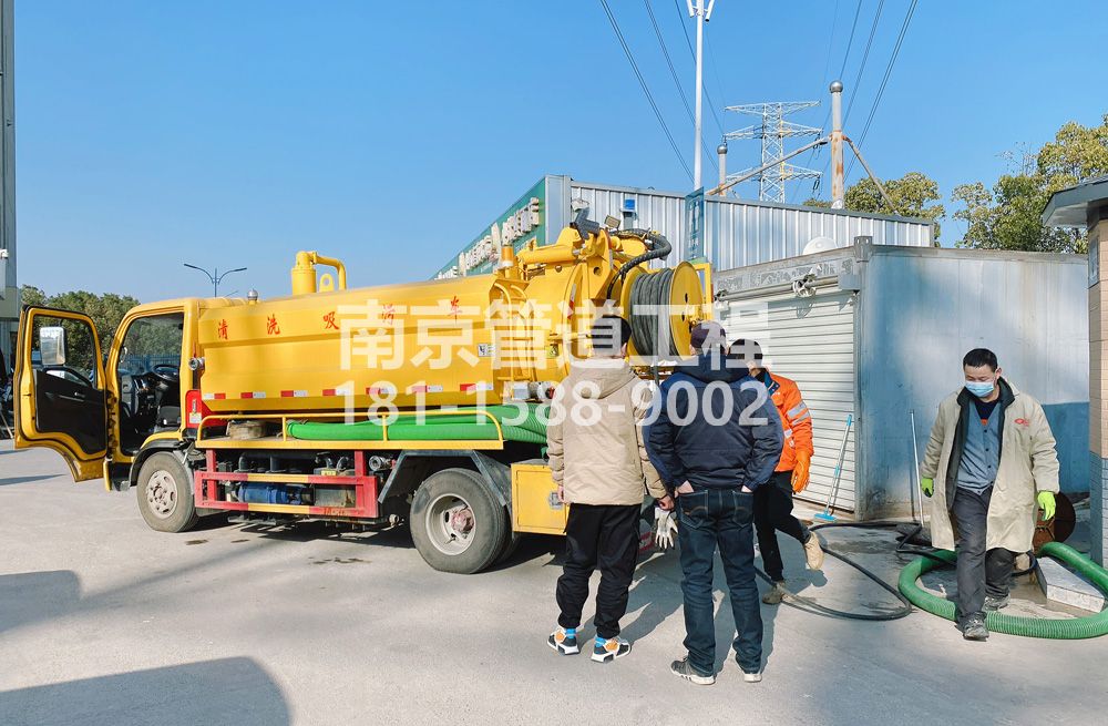 311新闸村粮油市场化粪池清理