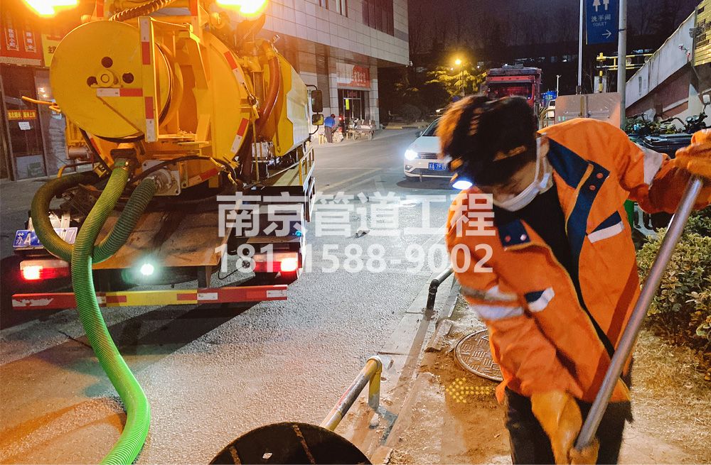 312新闸村夜间化粪池清理